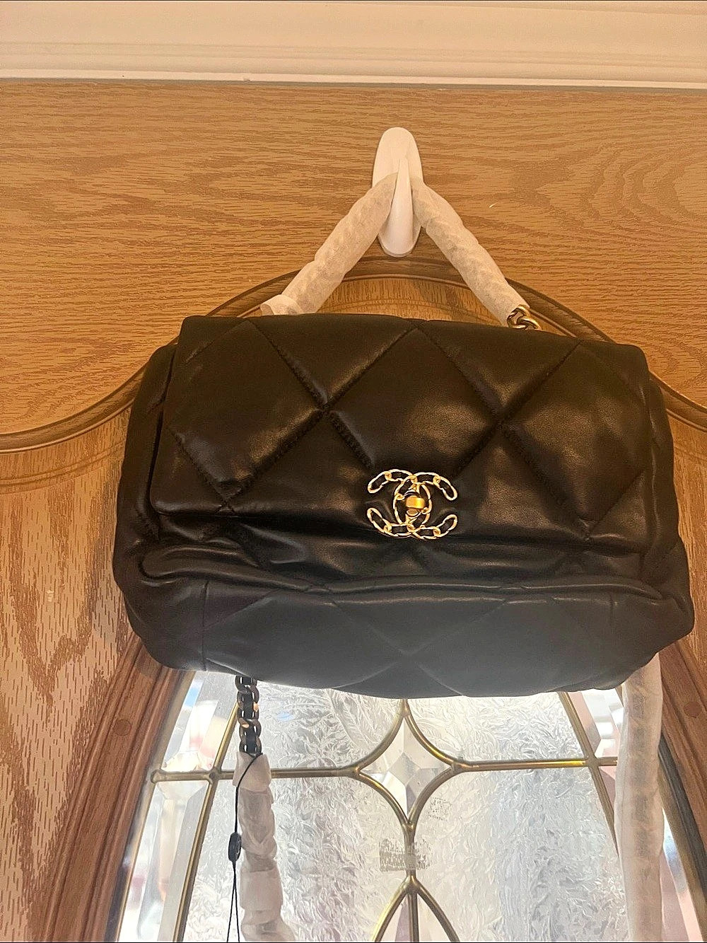 19 Large Flap Bag Shoulder Bag in Black